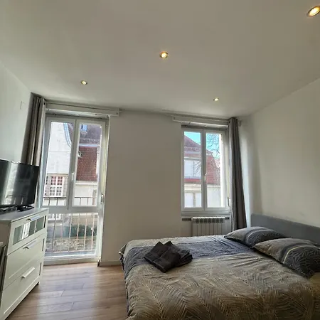 Apartment # Le 10 # Joli Studio, Equipe Centre